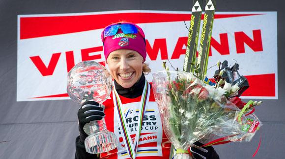 Kikkan Randall is smiling after receiving the Joska crystal globe as the FIS Cross Country World Cup sprint champion. (Getty Images/AFP-Jonathan Nackstrand)