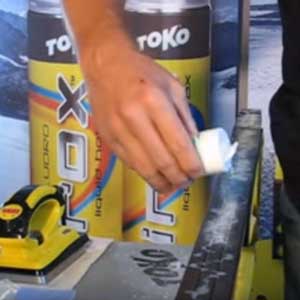 The right way to apply a Toko Tribloc HF Blue and XCold Powder mix