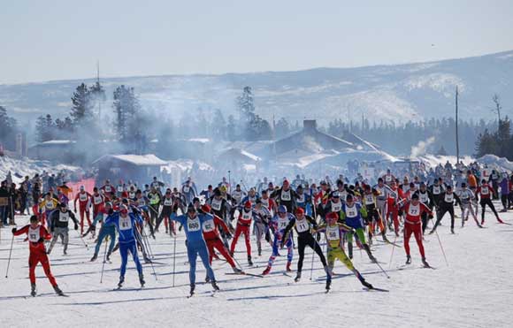 Start of the Yellowstone Rendezvous cross country ski race