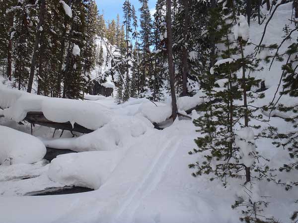 Sour Creek, up & down in narrow gorge, rocks decorated like a 5-layer cake, with 5 layers of icing