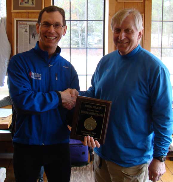 Mike Muha receives award from Ernie Brumbaugh of the Michigan Cup Committee for web site excellence