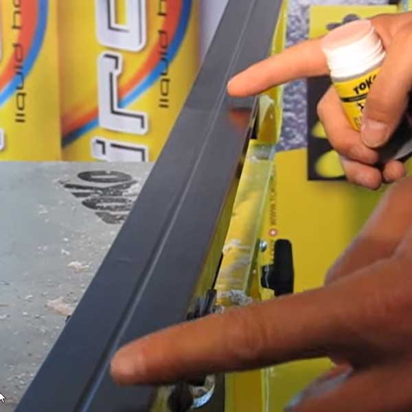 Feature image for How to be successful grip waxing with Toko