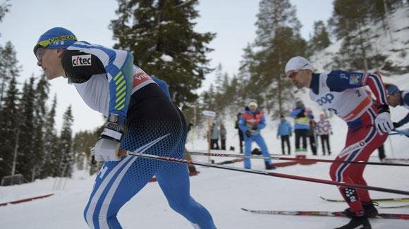 In the 2015 World Cup opener, Andy Newell posted his best finish since 2013, just missing the podium in fourth. (MARTTI KAINULAINEN/AFP/Getty Images)