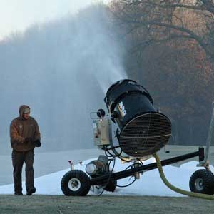 Waxing for artificial snow