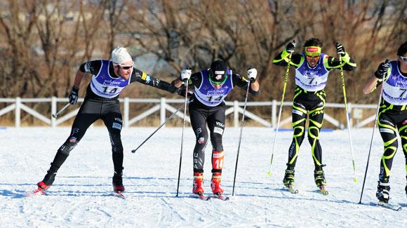 Taylor Fletcher tags off to Nick Hendrickson for the anchor lap in a near dead heat with France in the FIS Nordic Combined Continental Cup at Soldier Hollow. (USSA/Tom Kelly)