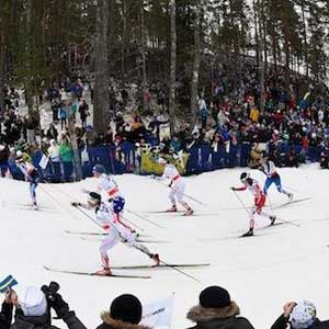 Stephens hangs on for 11th in 30k classic