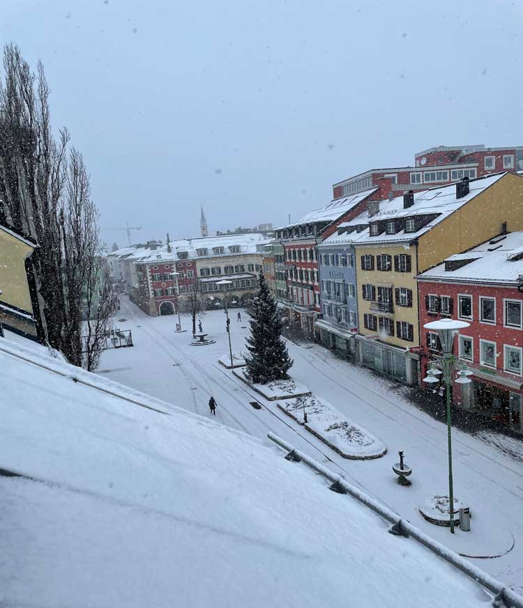 Fresh snow in the square, time to go