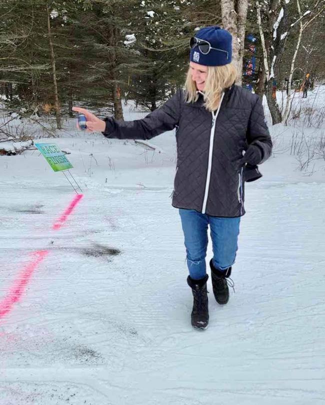 Tricia-Kanaby sprinkling some Larrys ashes at the start line