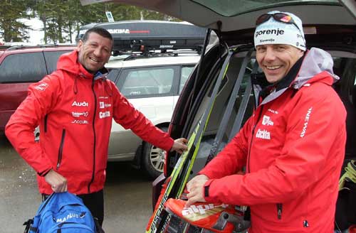 Packing skis